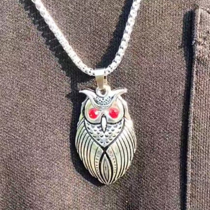 RED EYED OWL PENDENT CHAIN
